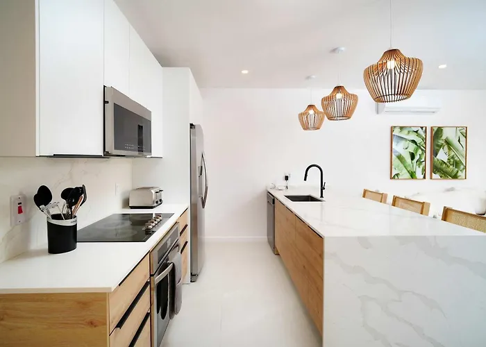New Stylish 3Br With Private Pool ! Walk To Beach
