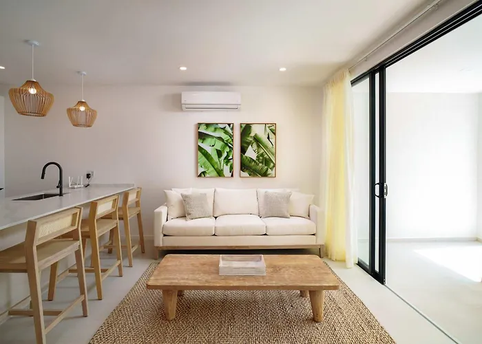 New Stylish 2Br Villa Walk To Beach Pool